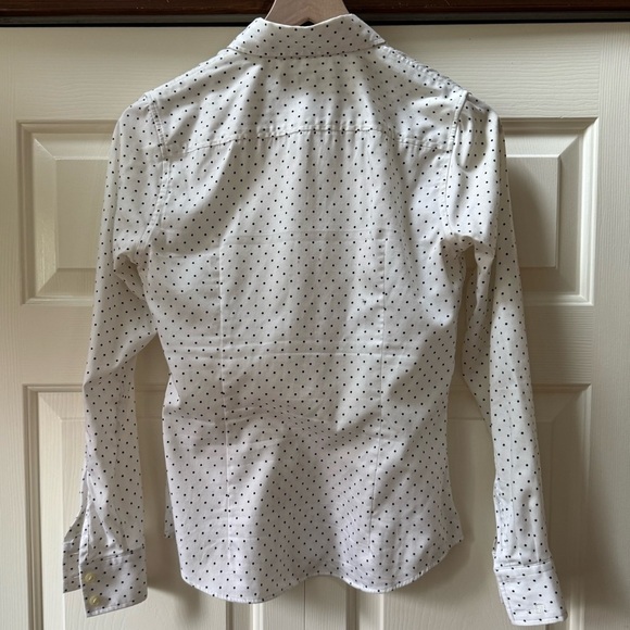 Banana Republic Non-Iron Tailored Fit Polka Dot Button Up Blouse Women’s size 4 - Picture 3 of 9